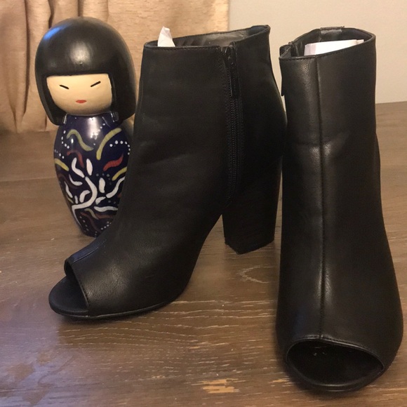 Breckelle’s Booties - Picture 2 of 8